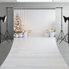 Aperturee - Aperturee All White Christmas Room Sweep Backdrop Minimalist and Modern with Gold Ornaments Elegant Holiday Floor Drop