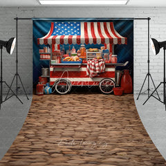 Aperturee - Aperturee American Flag Hot Dog Stand Sweep Backdrop Patriotic Street Food Cart for Summer Celebrations with Cobblestone Floor