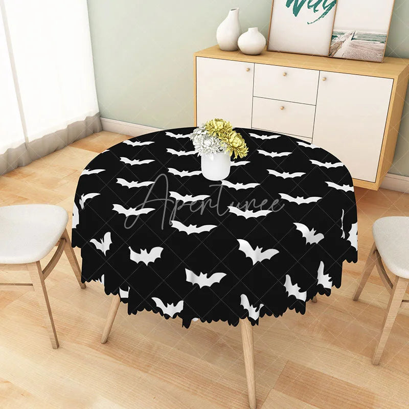 Aperturee - Aperturee Black and White Bat Pattern Halloween Round Tablecloth for Gothic and Minimalist Spooky Decor