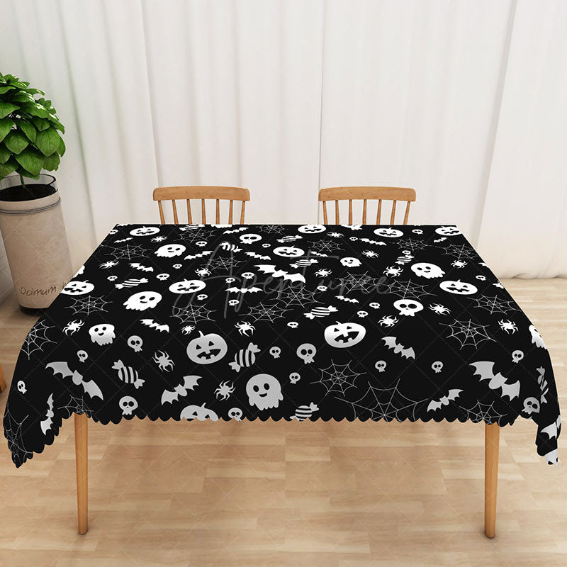Aperturee - Aperturee Black Halloween Rectangle Tablecloth with Bats and Spider Webs for Spooky Gothic Party and Haunted House Decor