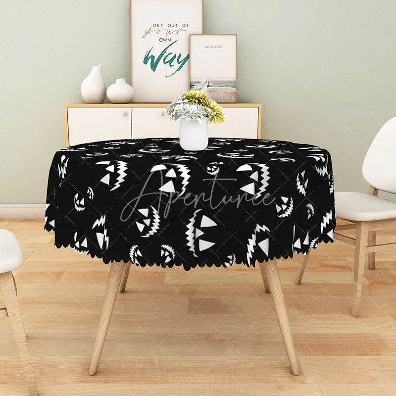 Aperturee - Aperturee Black Halloween Round Tablecloth with Jack-o’-Lantern Print for Spooky and Modern Party Decor