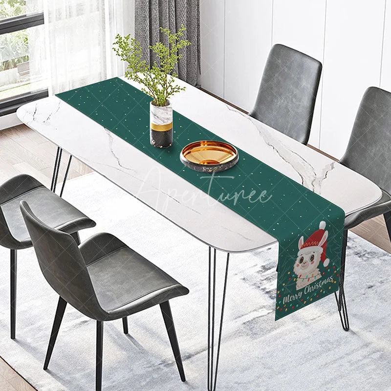 Aperturee - Aperturee Cute Christmas Llama with Santa Hat Table Runner ’Merry Christmas’ on Green Fun Holiday Decor