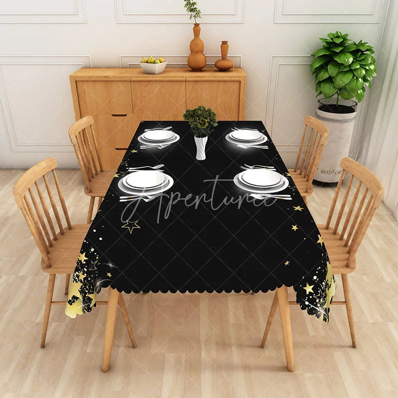 Aperturee - Aperturee Elegant Black and Gold Stars Sparkling Rectangle Tablecloth with Scalloped Edge Festive Party Dinner Decor