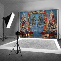 Aperturee - Aperturee Elegant Christmas Door Photography Backdrop Blue Door in Snow with Garland Winter Holiday Photo Background