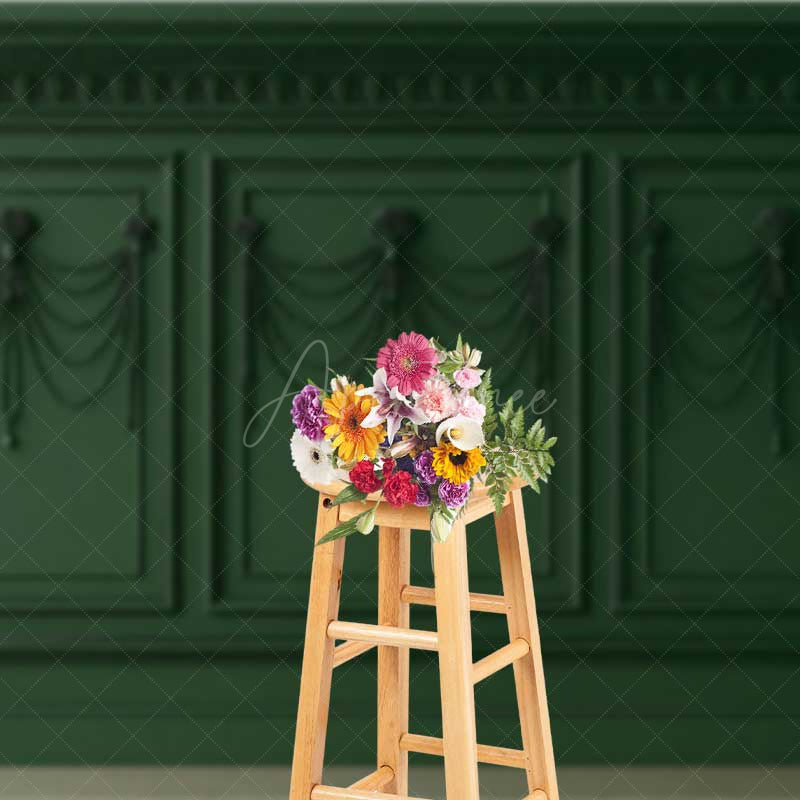 Aperturee Aperturee Elegant Dark Green Wall Photography Backdrop Classic Molding with Shells and Pearls Vintage Luxury Interior