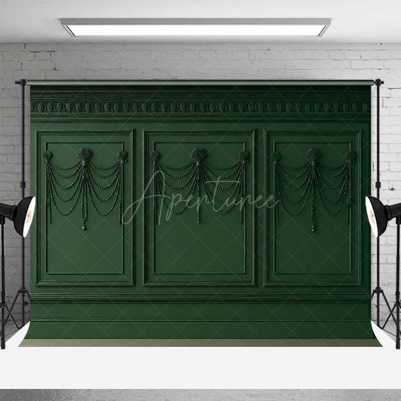 Aperturee Aperturee Elegant Dark Green Wall Photography Backdrop Classic Molding with Shells and Pearls Vintage Luxury Interior