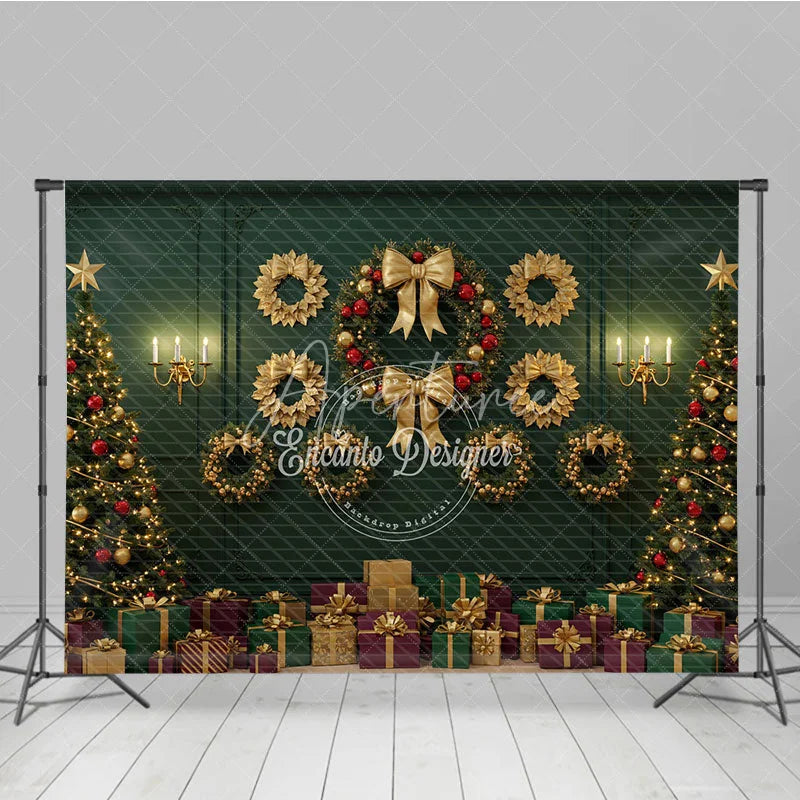 Aperturee - Aperturee Elegant Green and Gold Christmas Photography Backdrop Classic Wall with Wreaths Holiday Trees Photo Background