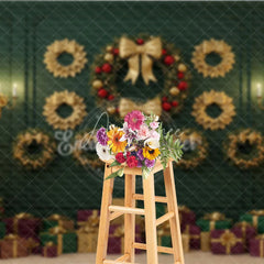 Aperturee - Aperturee Elegant Green and Gold Christmas Photography Backdrop Classic Wall with Wreaths Holiday Trees Photo Background