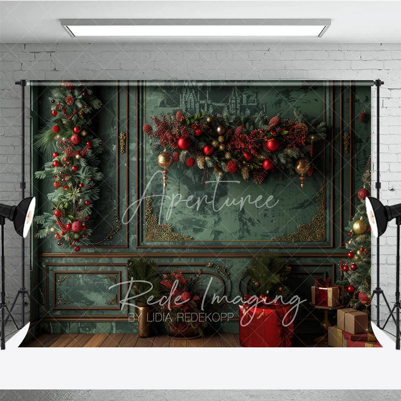Aperturee - Aperturee Elegant Green and Gold Christmas Photography Backdrop Vintage Room with Garland Holiday Photo Background