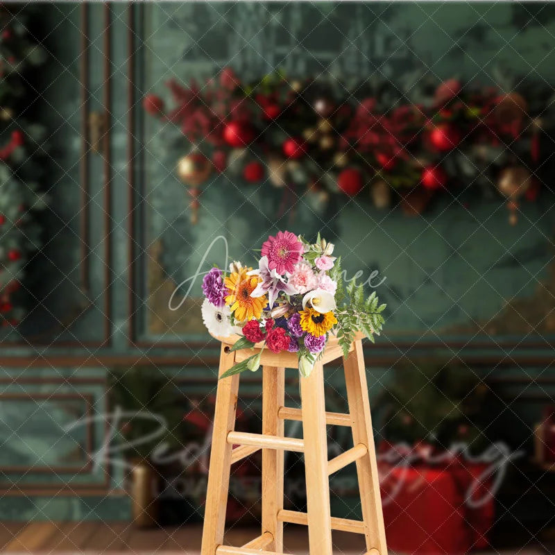 Aperturee - Aperturee Elegant Green and Gold Christmas Photography Backdrop Vintage Room with Garland Holiday Photo Background