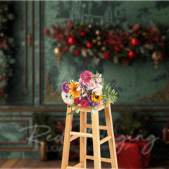 Aperturee - Aperturee Elegant Green and Gold Christmas Photography Backdrop Vintage Room with Garland Holiday Photo Background
