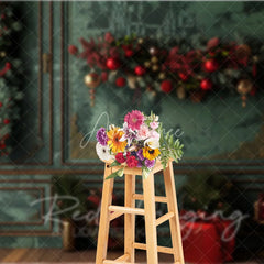 Aperturee - Aperturee Elegant Green and Gold Christmas Photography Backdrop Vintage Room with Garland Holiday Photo Background