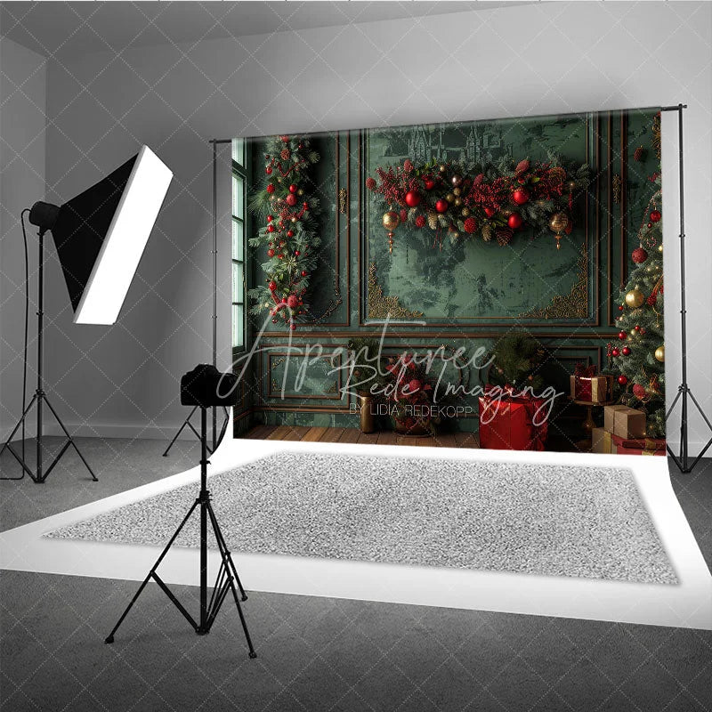 Aperturee - Aperturee Elegant Green and Gold Christmas Photography Backdrop Vintage Room with Garland Holiday Photo Background