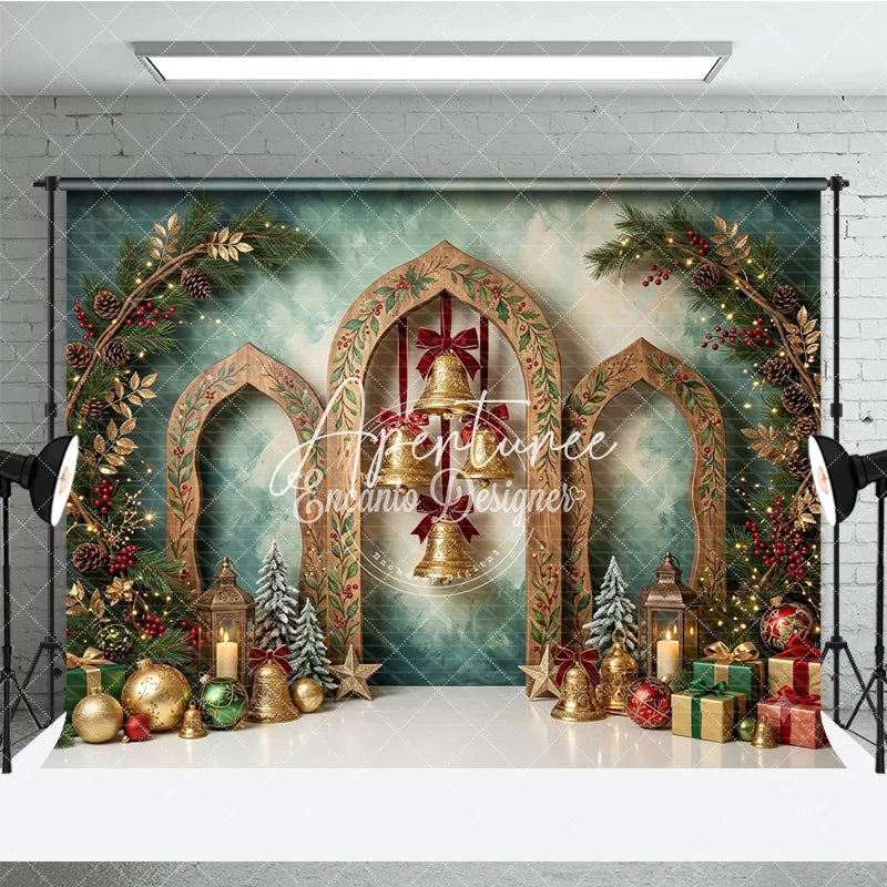 Aperturee - Aperturee Elegant Green and Gold Wooden Arch Holiday Backdrop with Golden Bells Pine Garlands and Festive Ornaments