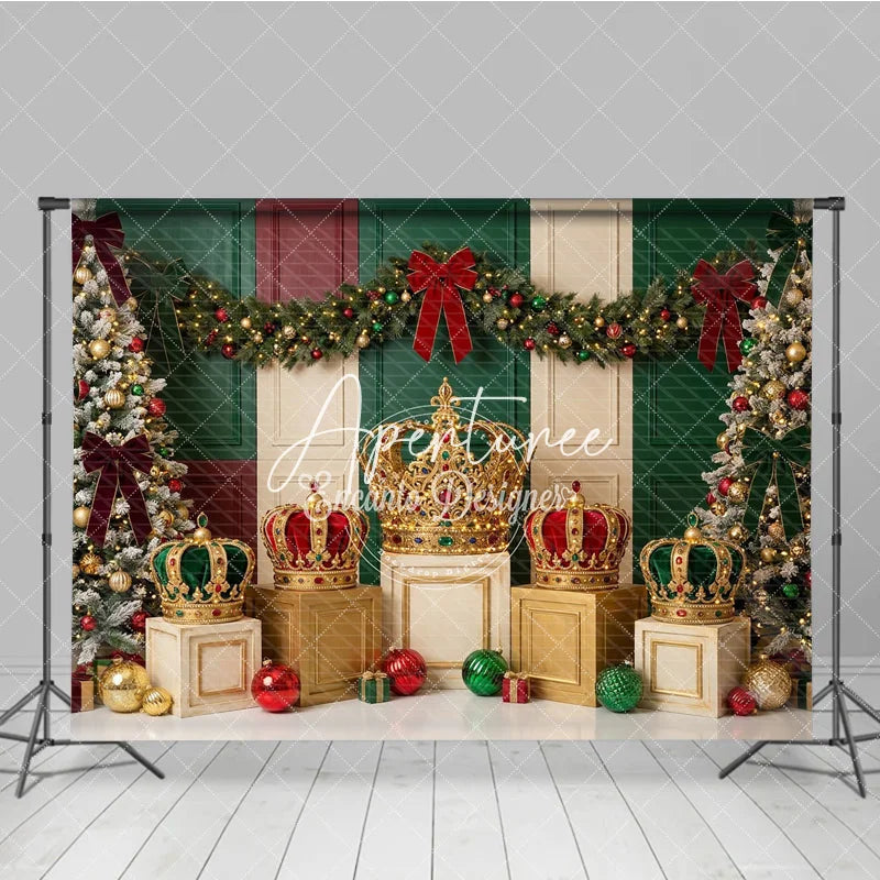 Aperturee - Aperturee Elegant Red Green Gold Christmas Tree and Royal Crown Holiday Backdrop Festive Celebration Decor
