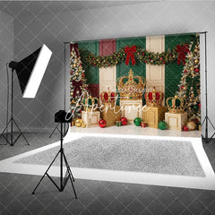 Aperturee - Aperturee Elegant Red Green Gold Christmas Tree and Royal Crown Holiday Backdrop Festive Celebration Decor
