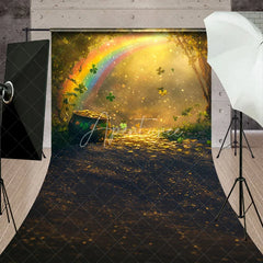 Aperturee - Aperturee Enchanting St. Patrick’s Day Sweep Backdrop featuring a Vibrant Rainbow Pot of Gold and Lucky Shamrocks