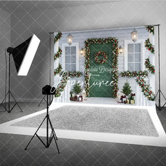 Aperturee - Aperturee Festive Christmas Porch Holiday Backdrop with Green Door Snowy Garlands Wreath and Warm Lights