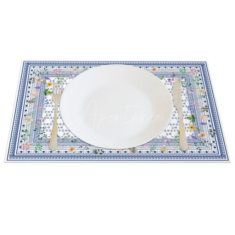 Aperturee - Aperturee Floral Elegant Slovakia Pattern Set of 4 Placemats