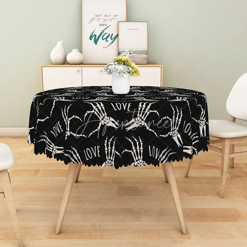 Aperturee - Aperturee Gothic Skeleton Hand Heart ’LOVE’ Round Tablecloth Black and White Spooky Halloween or Valentine’s Decor
