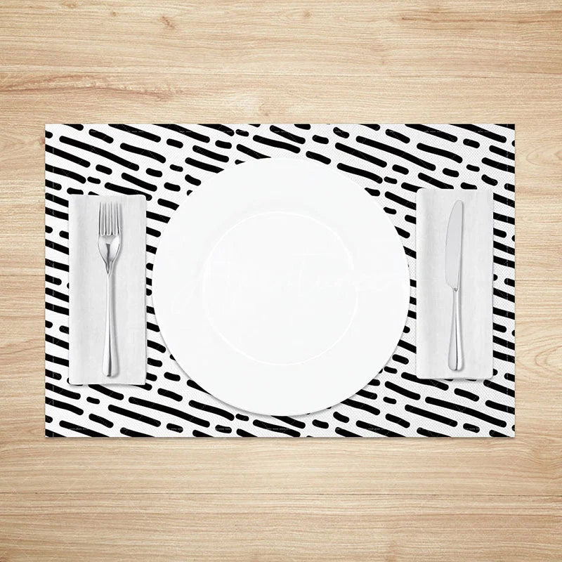 Aperturee - Aperturee Modern Black and White Polka Dot Set of 4 Placemats for Contemporary and Fun Kitchen Dining Table Decor