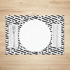 Aperturee - Aperturee Modern Black and White Polka Dot Set of 4 Placemats for Contemporary and Fun Kitchen Dining Table Decor