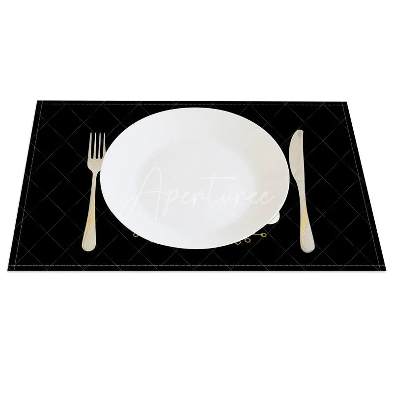 Aperturee - Aperturee Modern Christmas Set of 4 Placemats Merry Christmas Script Minimalist Black and Gold Table Mats