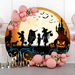 Aperturee - Aperturee Orange and Black Halloween Round Backdrop with Full Moon Bats Haunted Castle Trick or Treaters with Jack-O-Lanterns