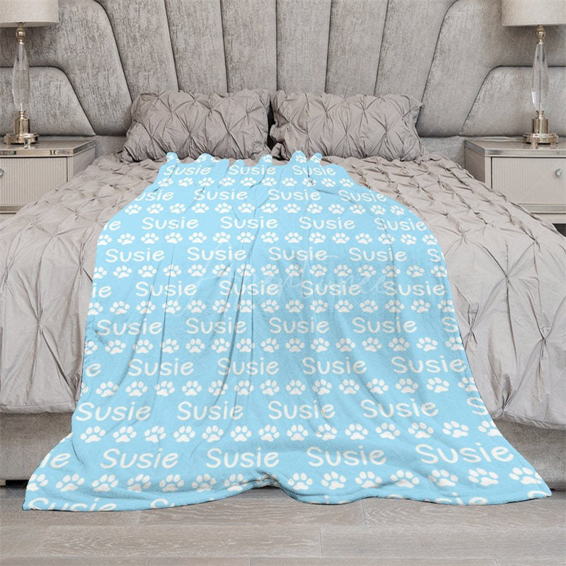 Aperturee - Aperturee Personalized Pet Blanket with Custom Name and Paw Prints Light Blue Cozy Throw for Dogs and Cats Pet Lover Gift