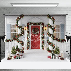 Aperturee - Aperturee Red Door Christmas Holiday Backdrop with Green Garlands Ornaments and String Lights Festive Porch Decor