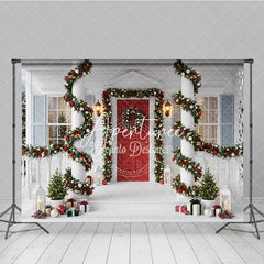 Aperturee - Aperturee Red Door Christmas Holiday Backdrop with Green Garlands Ornaments and String Lights Festive Porch Decor