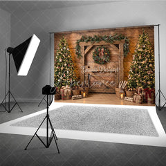 Aperturee - Aperturee Rustic Barn Door Holiday Backdrop with Decorated Christmas Trees Festive Wreath and Cozy Gifts Scene
