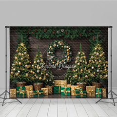 Aperturee - Aperturee Rustic Christmas Tree Farm Photography Backdrop Wood Wall with Garland Green and Gold Holiday Background