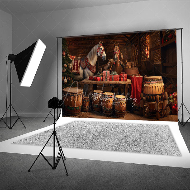 Aperturee - Aperturee Rustic Country Christmas Photography Backdrop Festive Horses in a Barn Holiday Stable Photo Background