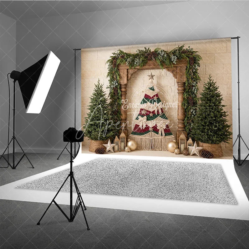 Aperturee - Aperturee Rustic Macrame Christmas Tree Holiday Backdrop with Pine Trees Garland and Gold Ornaments for Festive Winter Decor