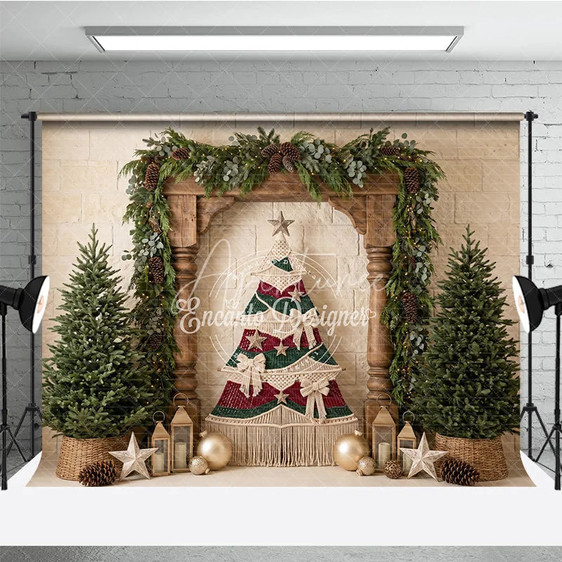 Aperturee - Aperturee Rustic Macrame Christmas Tree Holiday Backdrop with Pine Trees Garland and Gold Ornaments for Festive Winter Decor