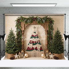 Aperturee - Aperturee Rustic Macrame Christmas Tree Holiday Backdrop with Pine Trees Garland and Gold Ornaments for Festive Winter Decor