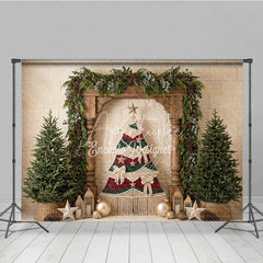 Aperturee - Aperturee Rustic Macrame Christmas Tree Holiday Backdrop with Pine Trees Garland and Gold Ornaments for Festive Winter Decor