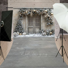 Aperturee - Aperturee Rustic Snowy Door Sweep Backdrop Champagne and Silver Garland Flocked Tree Winter Holiday Floor Drop