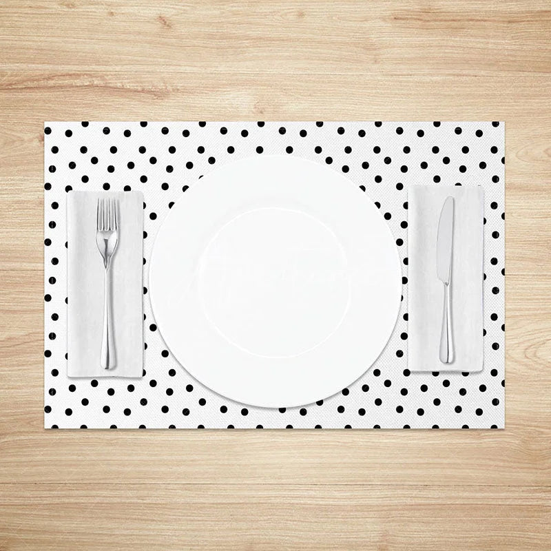 Aperturee - Aperturee Simple Modern Black and White Polka Dots Set of 4 Placemats Fun and Classic Design for Everyday Kitchen