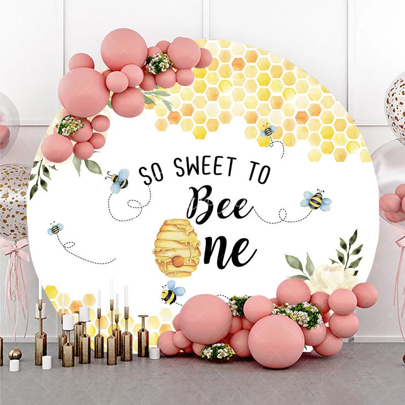 Aperturee - Aperturee Watercolor Honeycomb and Bees Round Backdrop So Sweet to Bee One First Birthday Celebration Decor