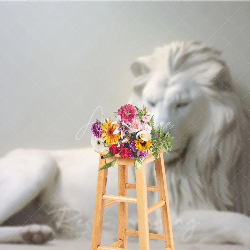 Aperturee - Aperturee White Majestic Lion Sculpture Photography Backdrop Elegant Fine Art Animal Portrait Background for Professional Studio