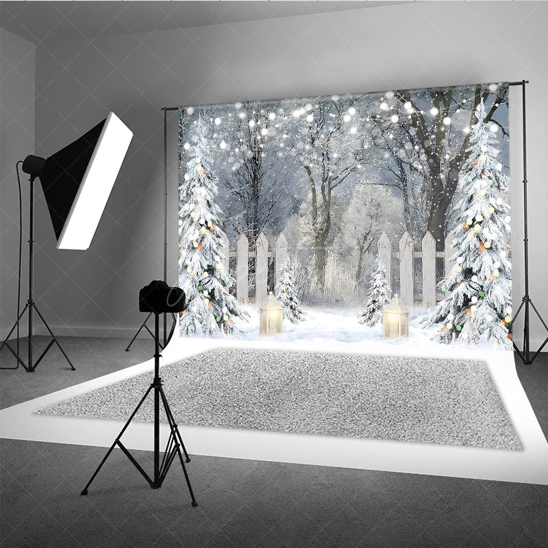 Aperturee - Aperturee Winter Wonderland Photography Backdrop Snowy Forest with Flocked Trees Christmas String Lights Photo Background