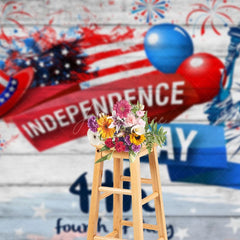 Aperturee - Aperturee Wooden Independence Day Balloon Celebration Backdrop