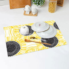 Aperturee - Black Yellow Dots Pattern Modern Set Of 4 Placemats