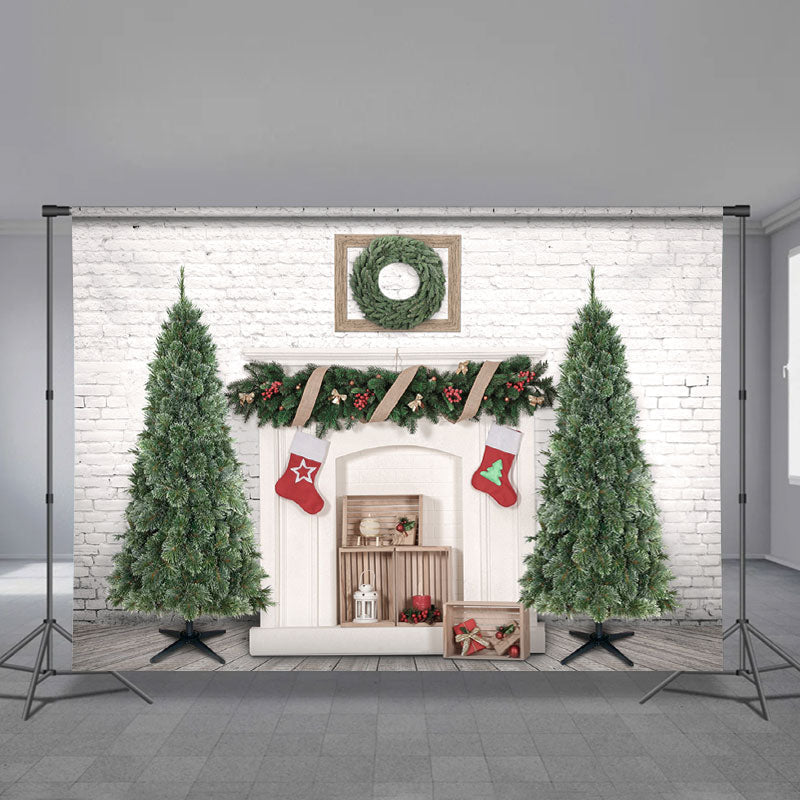 Aperturee - White Brick Wreath Tree Stock Christmas Backdrop